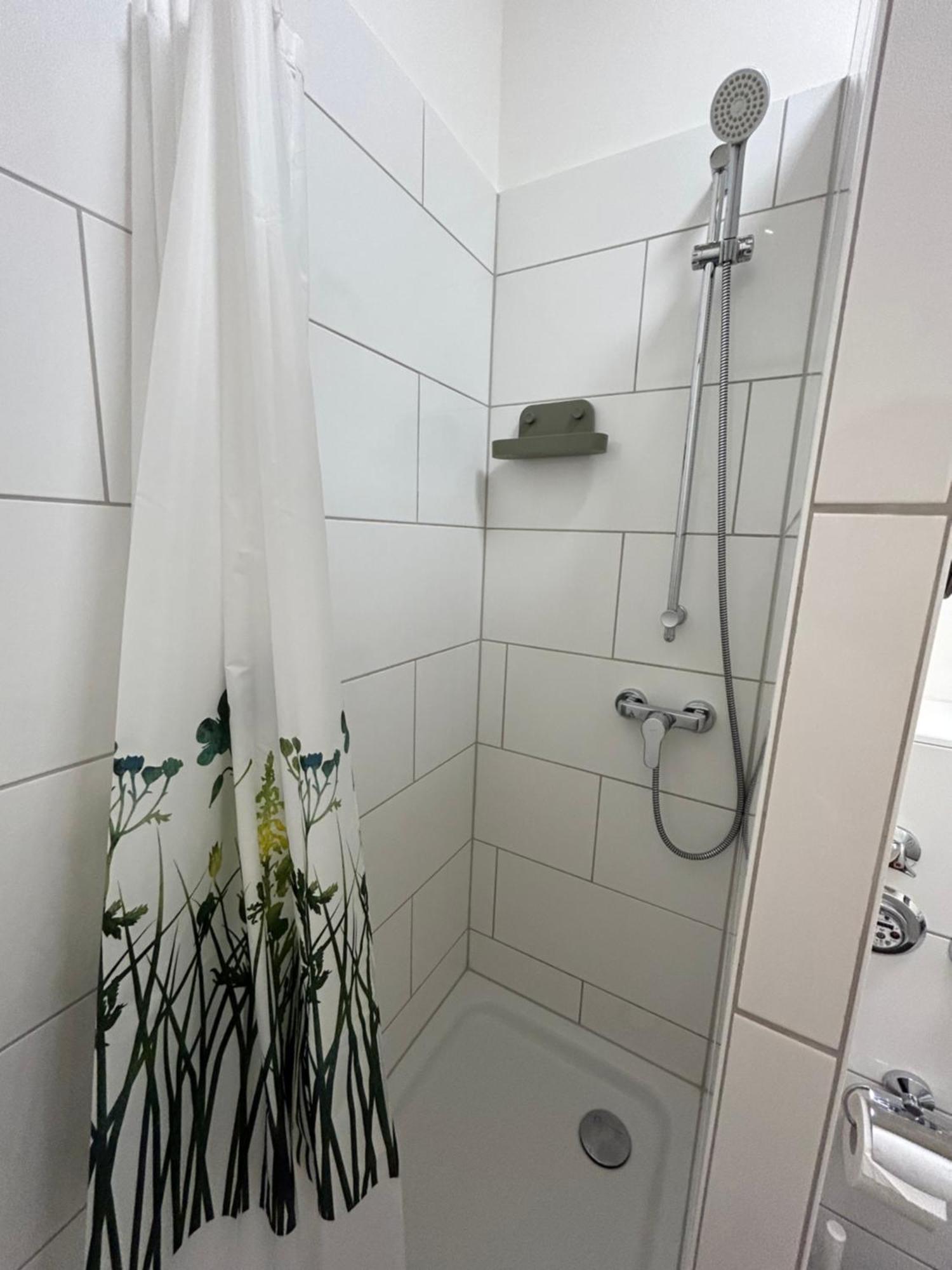 35 Qm Grosses Apartment Mit Eigenem Badezimmer In Den Elbvororten Hamburg Eksteriør bilde